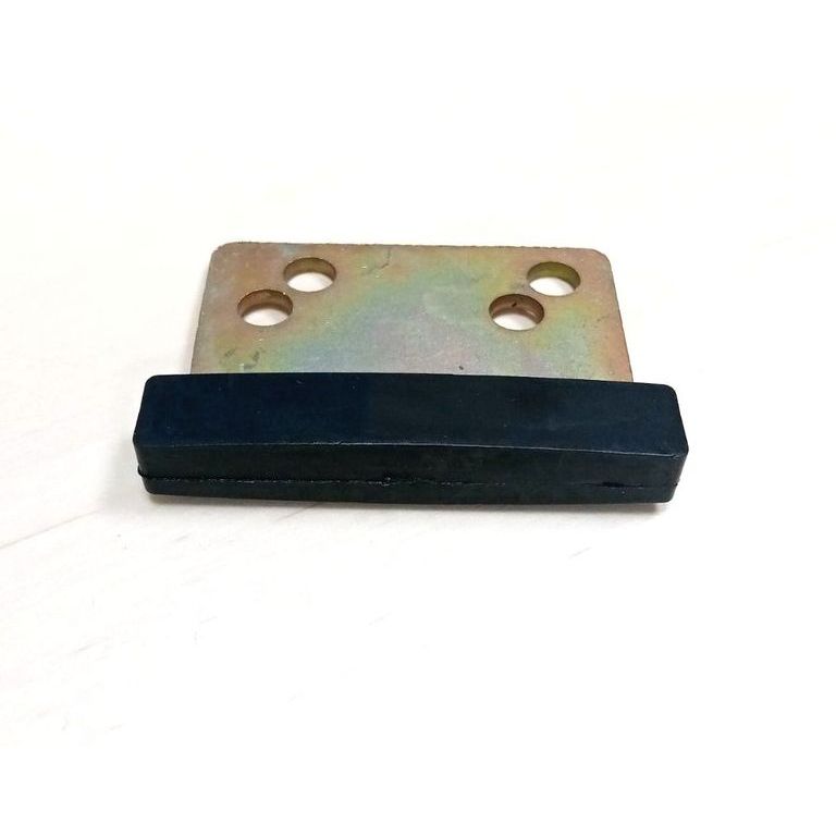 Башмак створки дверей шахты 62х11х40мм 4 hole XAA237E1 (SIGMA)